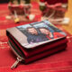 Rød tekstil pung med personlige billeder
